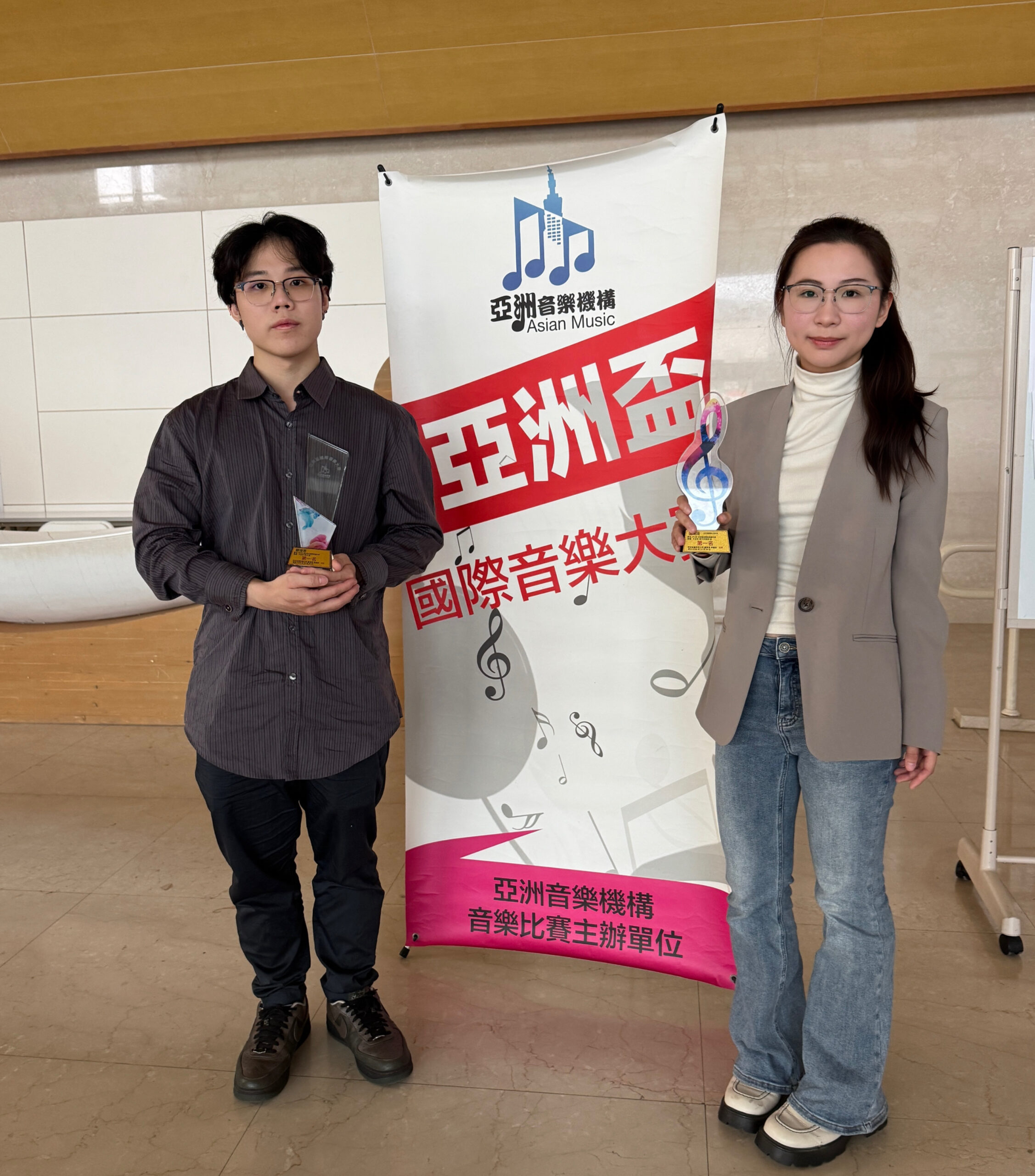 2026年-張曉琦老師-指導鄒愷恩學生-於亞洲盃全國菁英總決賽-榮獲木吉他青年組-第一名